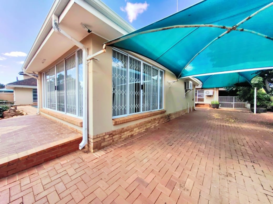 5 Bedroom Property for Sale in Grimbeeck Park North West
